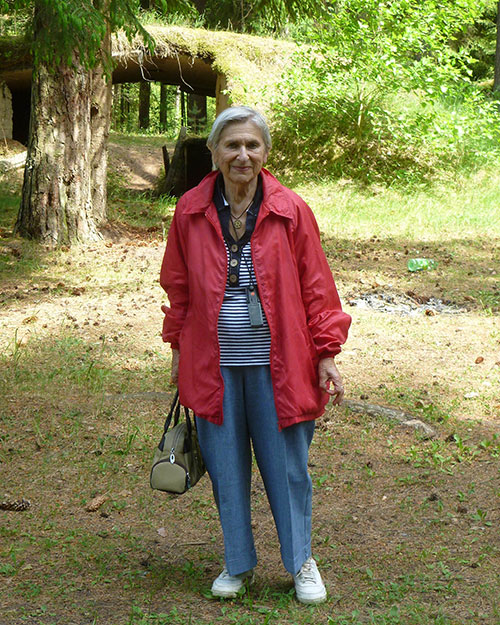 Fanja Branzowska in den Rudnicki Wäldern bei einem ehemaligen Partisanenstützpunkt, im Jahr 2012