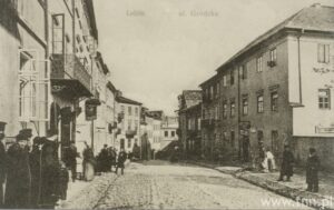 rechts das Waisenhaus in den 1920er Jahren - Quelle TeatrNN